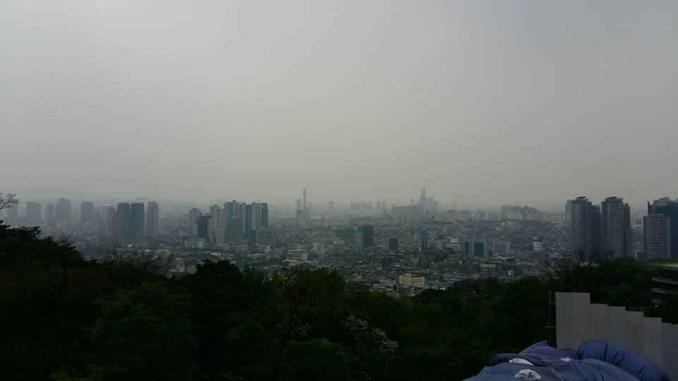 Hazy Seoul skyline...